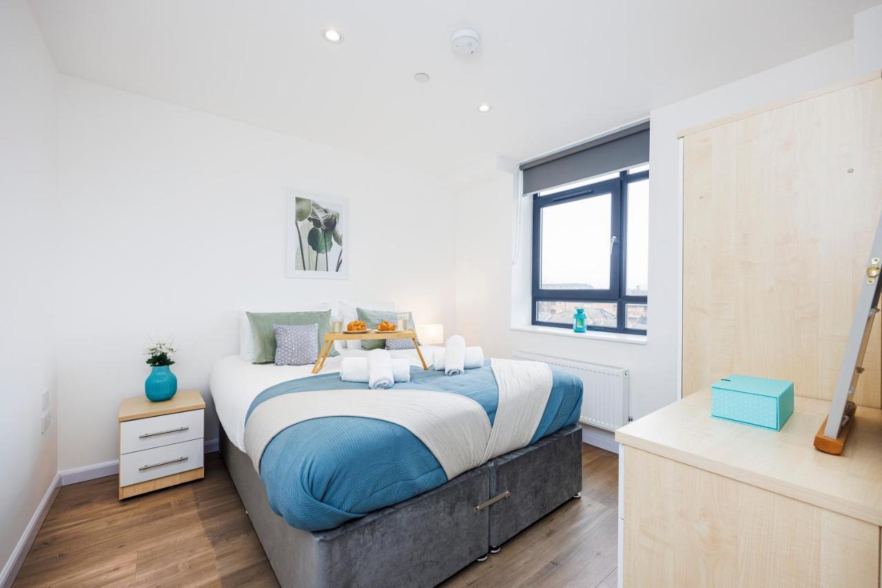 Cresta House - Modern Apartments Luton  Bagian luar foto