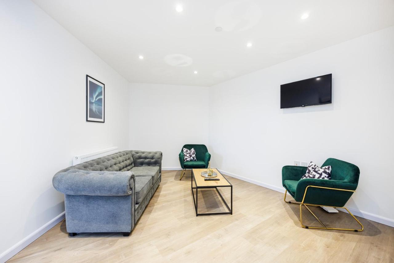 Cresta House - Modern Apartments Luton  Bagian luar foto