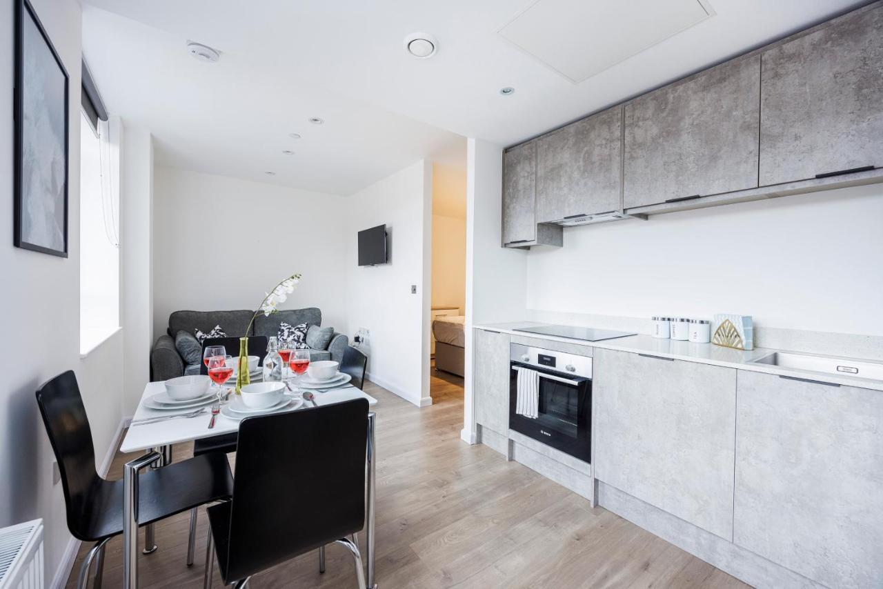 Cresta House - Modern Apartments Luton  Bagian luar foto