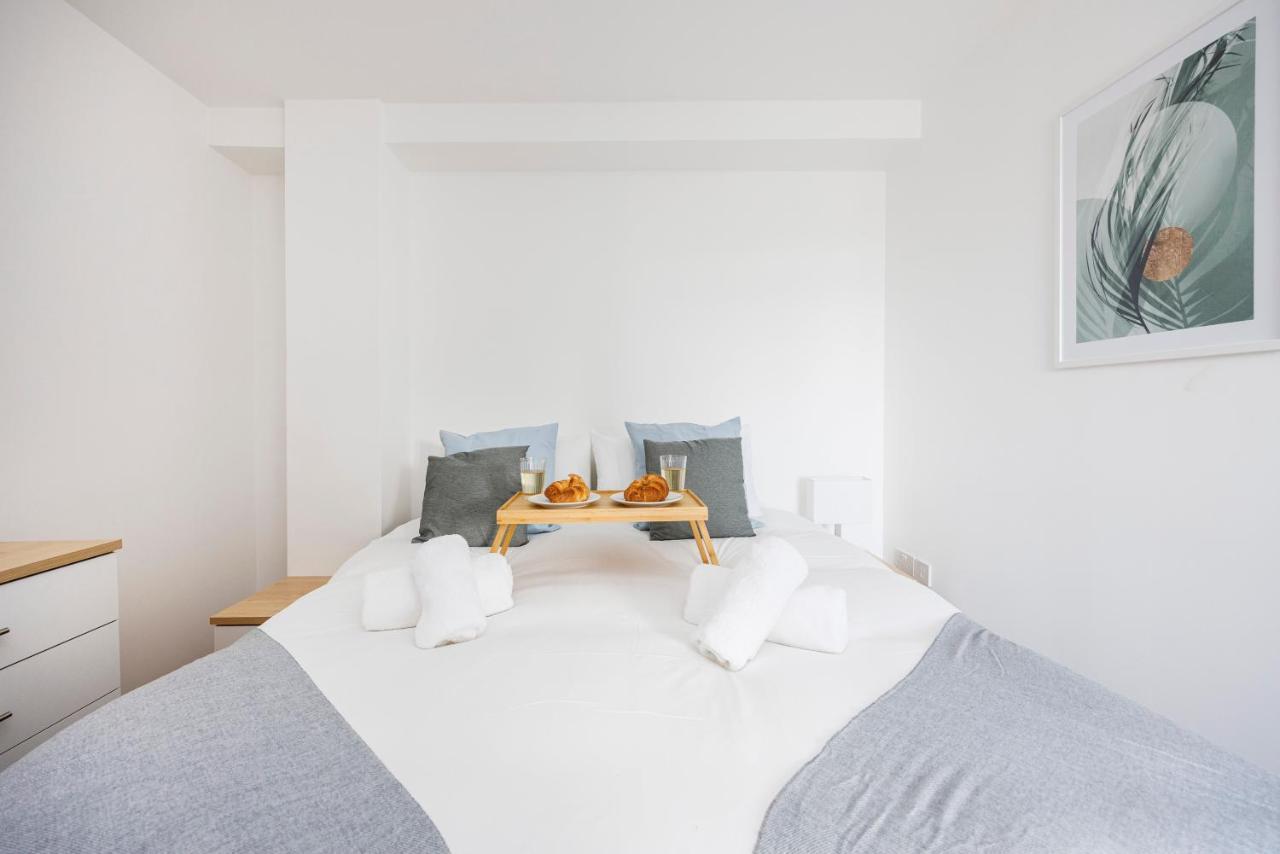 Cresta House - Modern Apartments Luton  Bagian luar foto