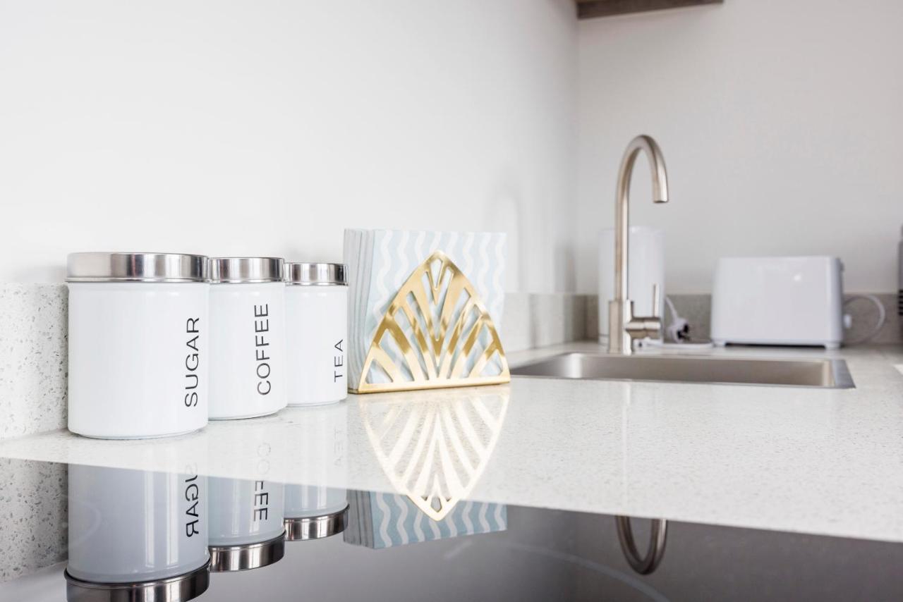 Cresta House - Modern Apartments Luton  Bagian luar foto