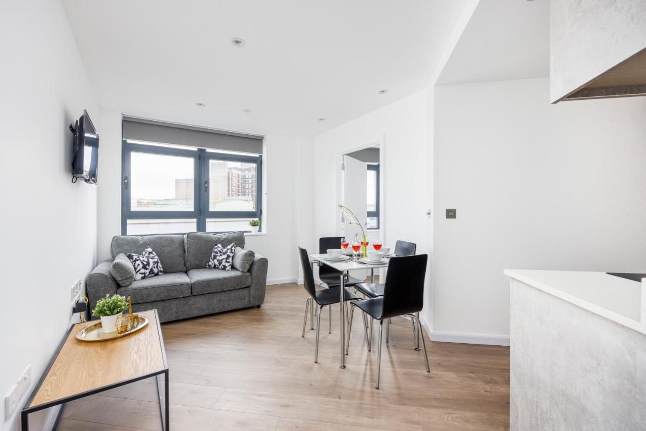 Cresta House - Modern Apartments Luton  Bagian luar foto