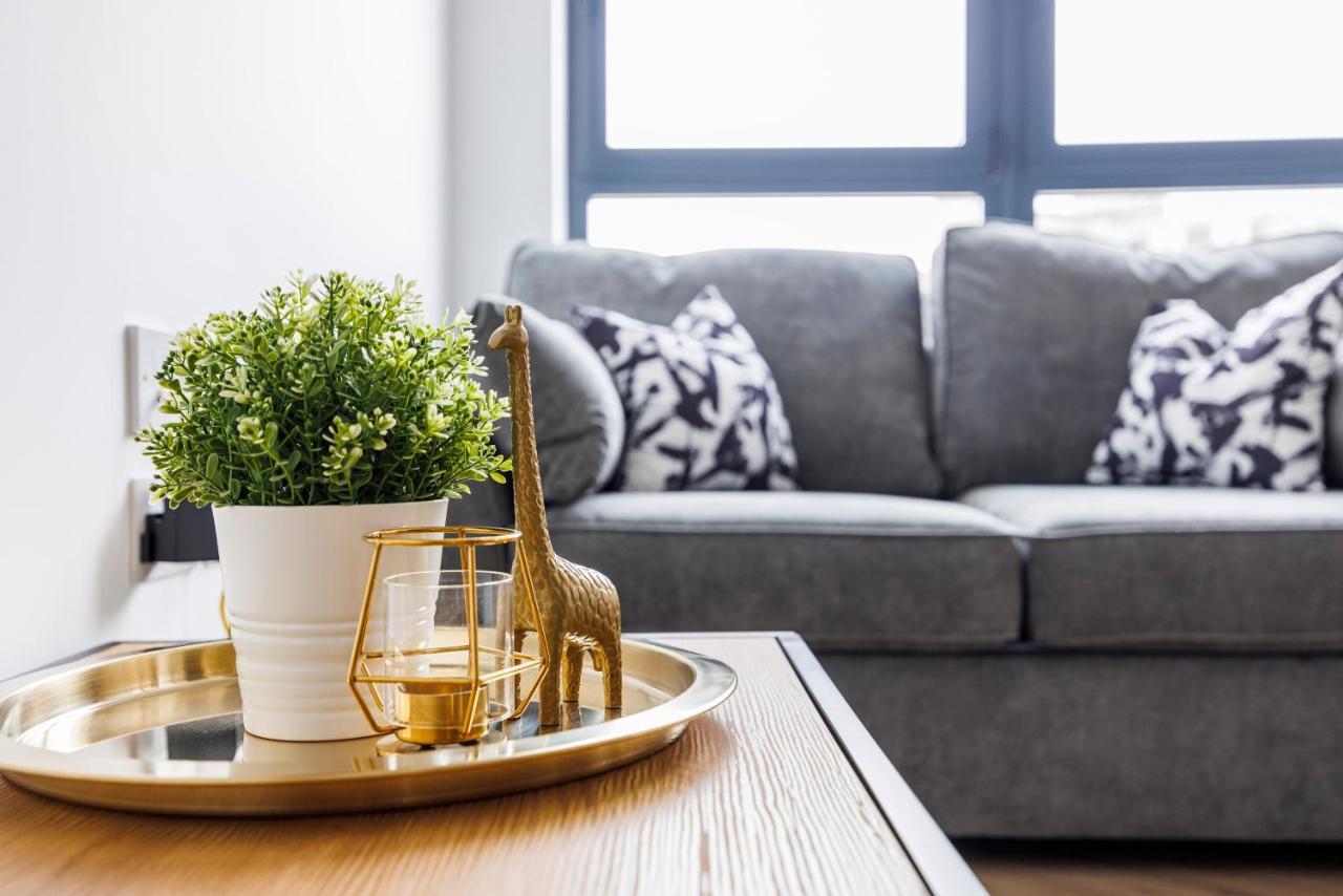 Cresta House - Modern Apartments Luton  Bagian luar foto