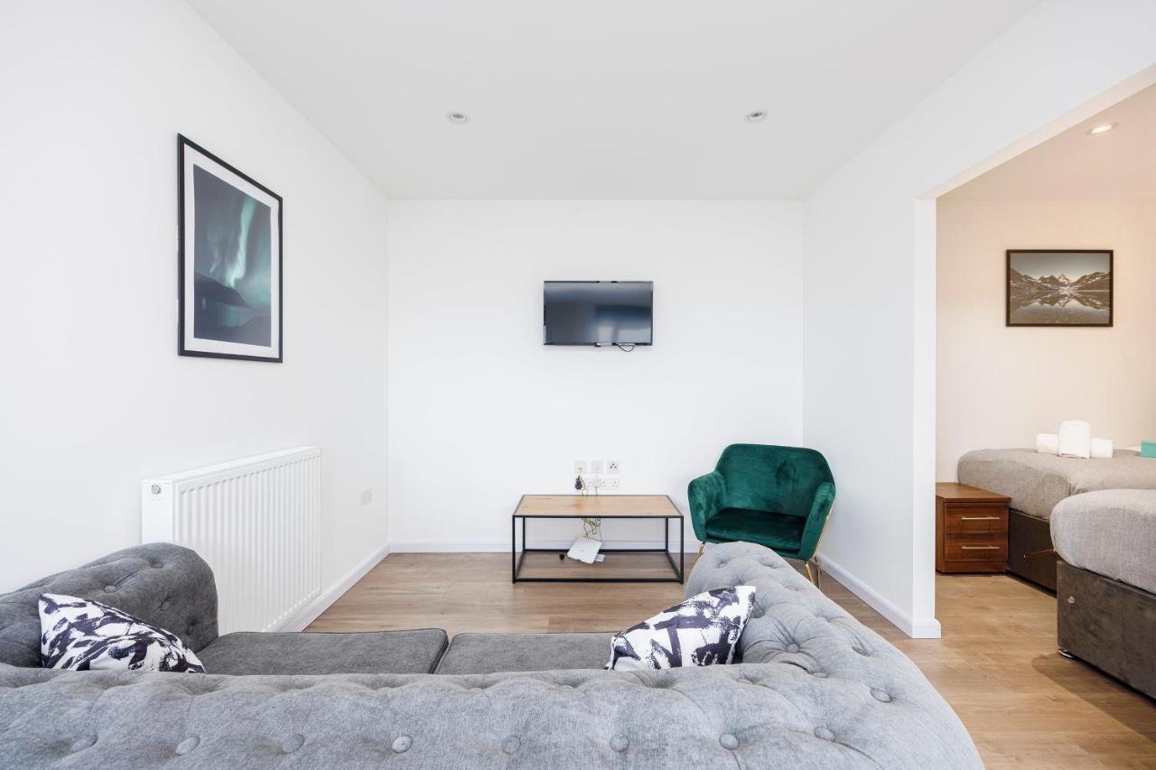 Cresta House - Modern Apartments Luton  Bagian luar foto