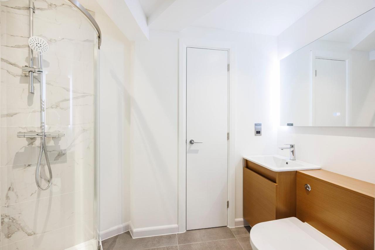 Cresta House - Modern Apartments Luton  Bagian luar foto