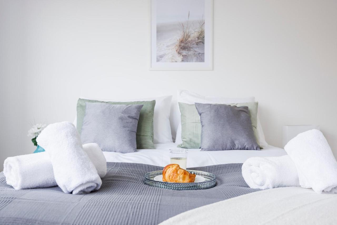 Cresta House - Modern Apartments Luton  Bagian luar foto