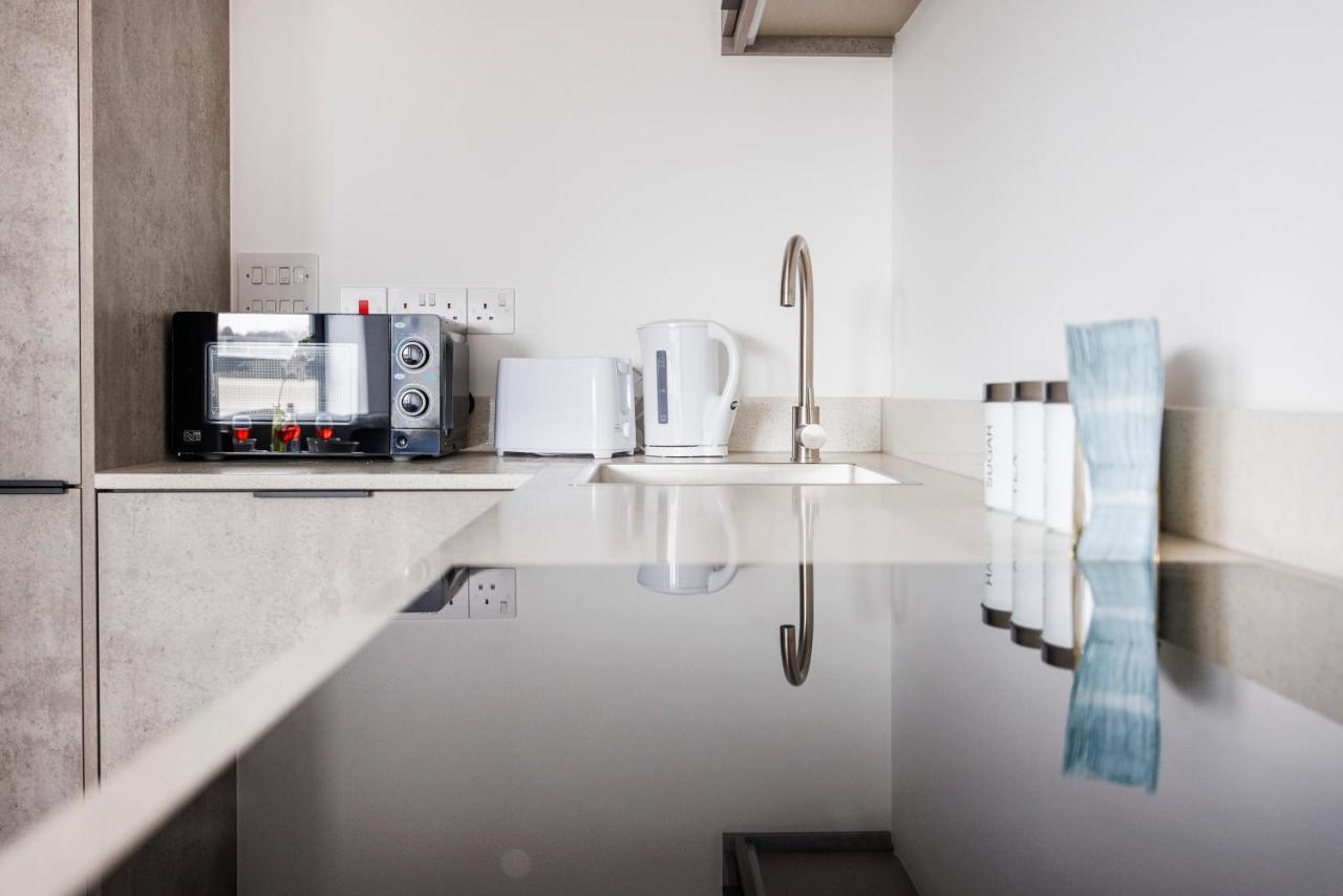 Cresta House - Modern Apartments Luton  Bagian luar foto